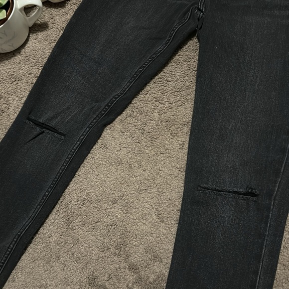A&F Ankle Jean High Rise Sz 26/2R-Black-Holes @ Knees-Raw Edge Hem-70% Cotton - Picture 6 of 13